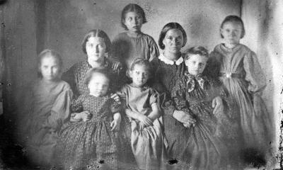 The Lake Shetek captives, November 30, 1862. Courtesy State Archives of the South Dakota Historical Society From left: Roseanne Ireland, Julia Wright holding her daughter Eldora, Emma Duley (rear), Lillie Everett (front), Laura Duley holding her son Jefferson, Ellen Ireland